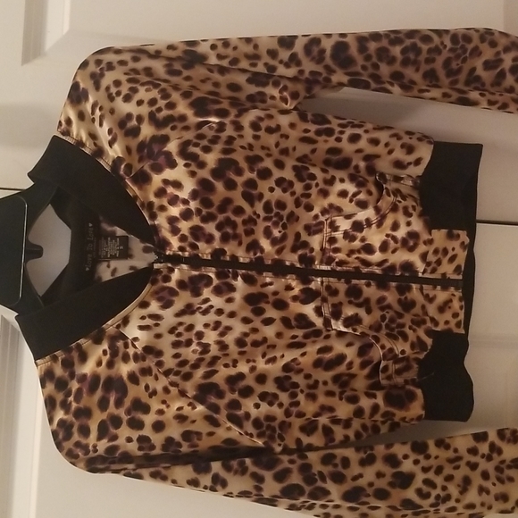Stylish Leopard Jacket Sz. S. - Picture 2 of 4